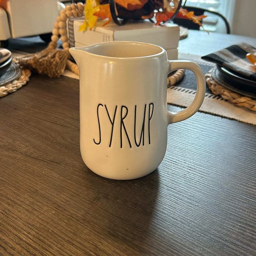 Rae Dunn syrup dispenser